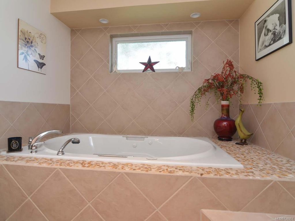 listing image 16041883604096590555