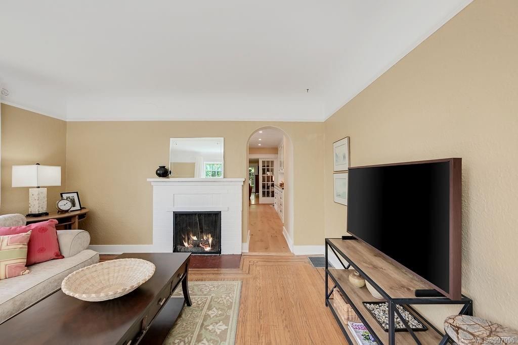 listing image 16041897439970979299