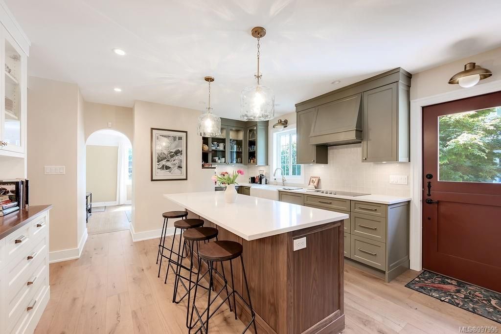 listing image 16040759031493251893