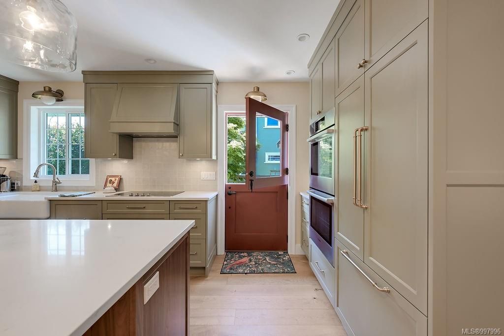 listing image 16041335245080637543