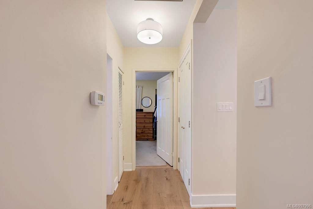 listing image 16041261855472706381