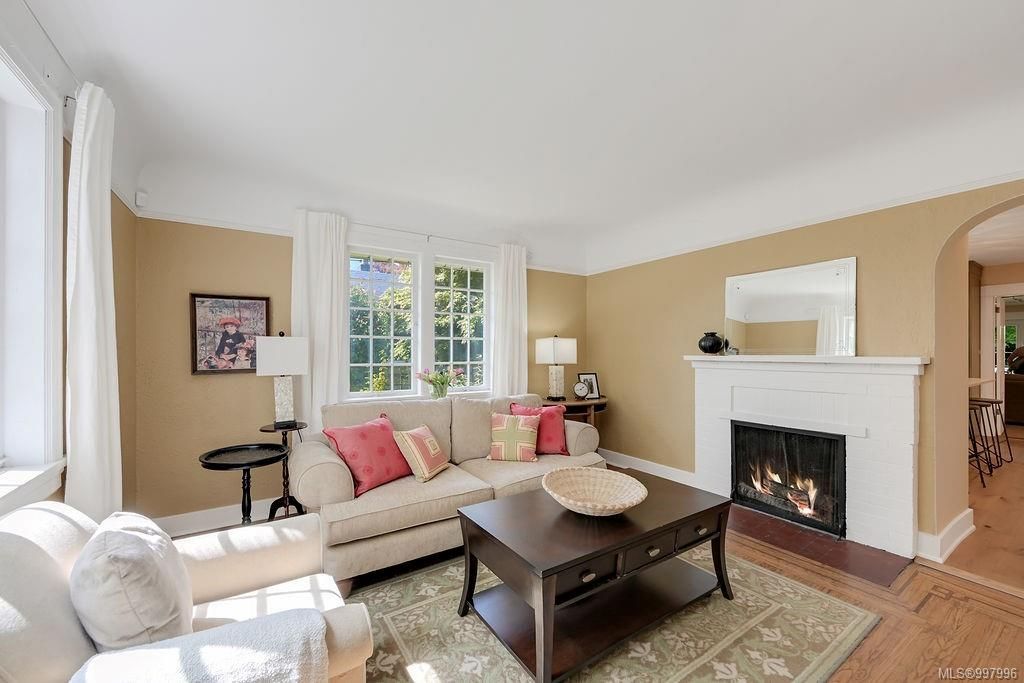 listing image 16047937735457211710