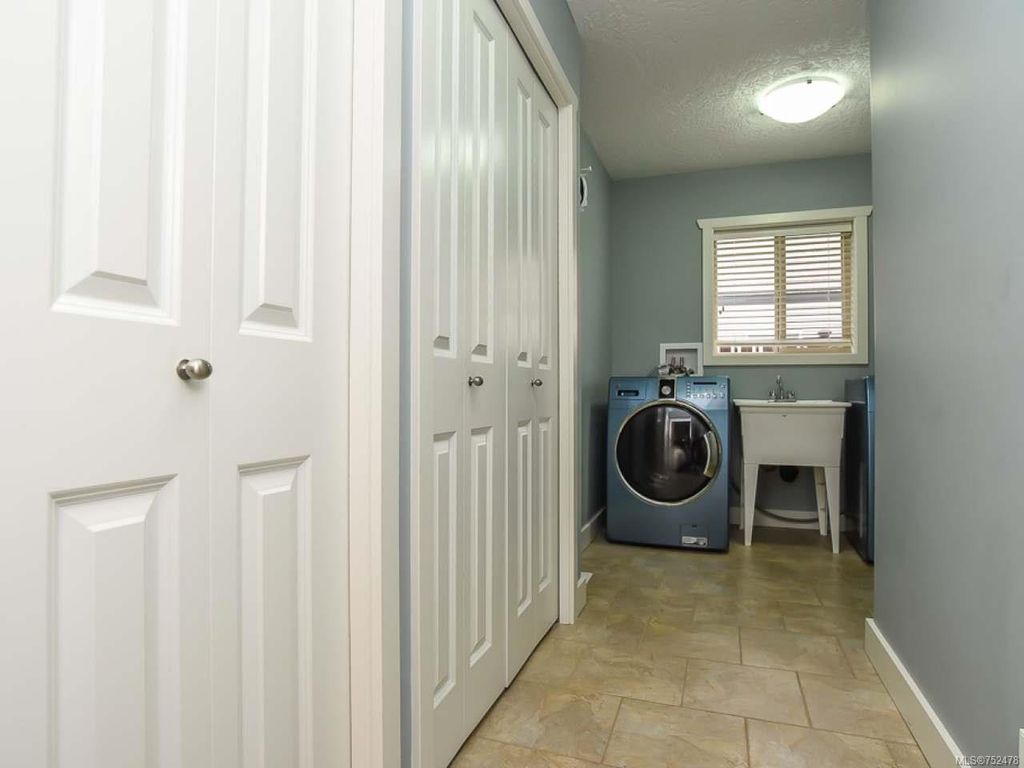 listing image 16048886800514135732