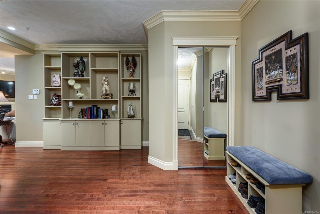 listing image 16044402422385833876