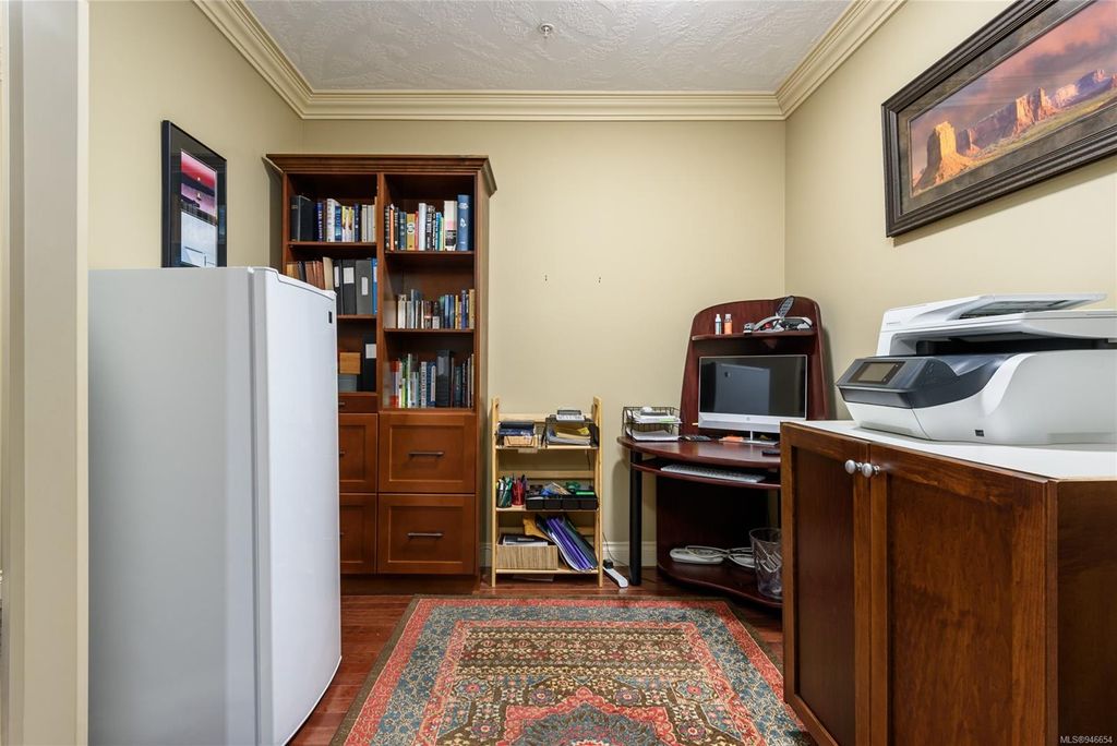 listing image 16046797850374038026