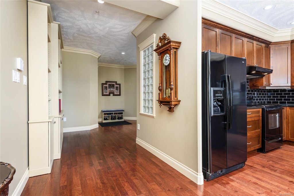 listing image 16048051519998575837