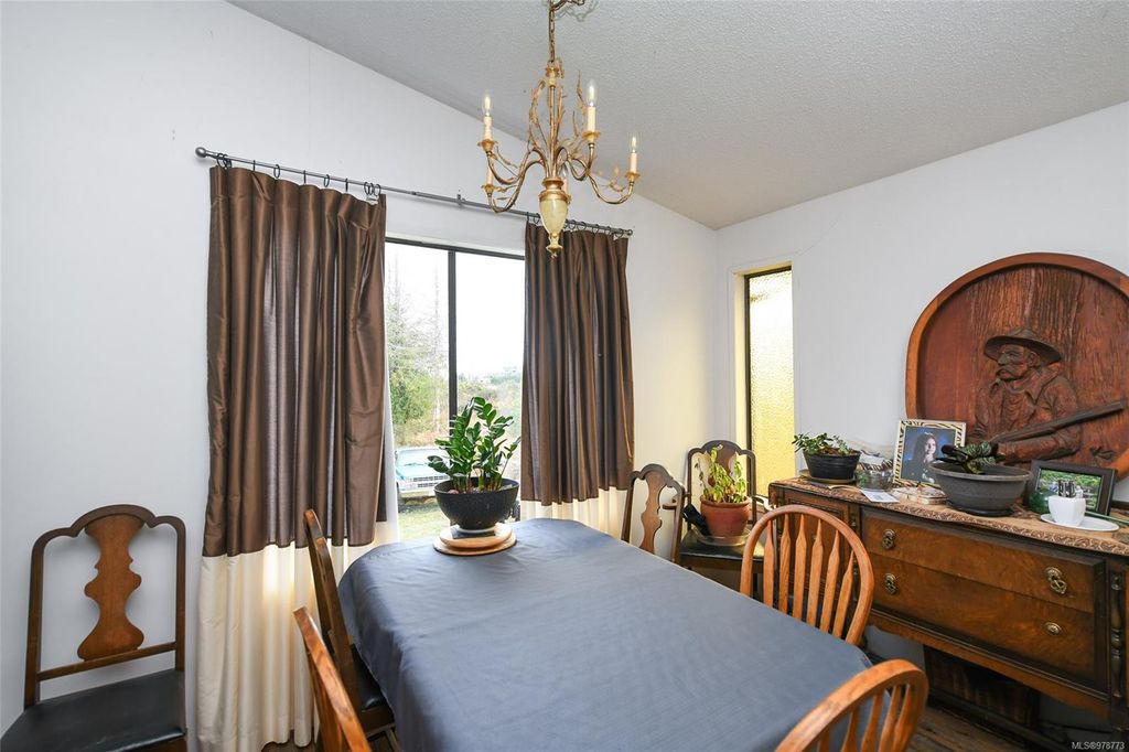 listing image 16048899832913546194
