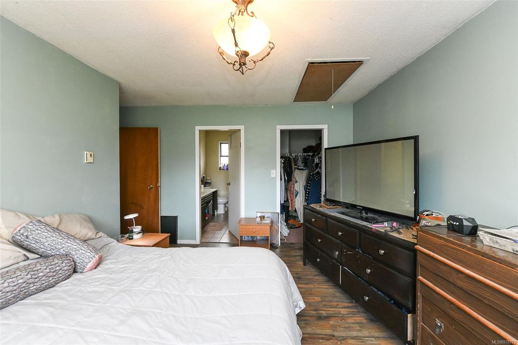 listing image 16044373869450399070