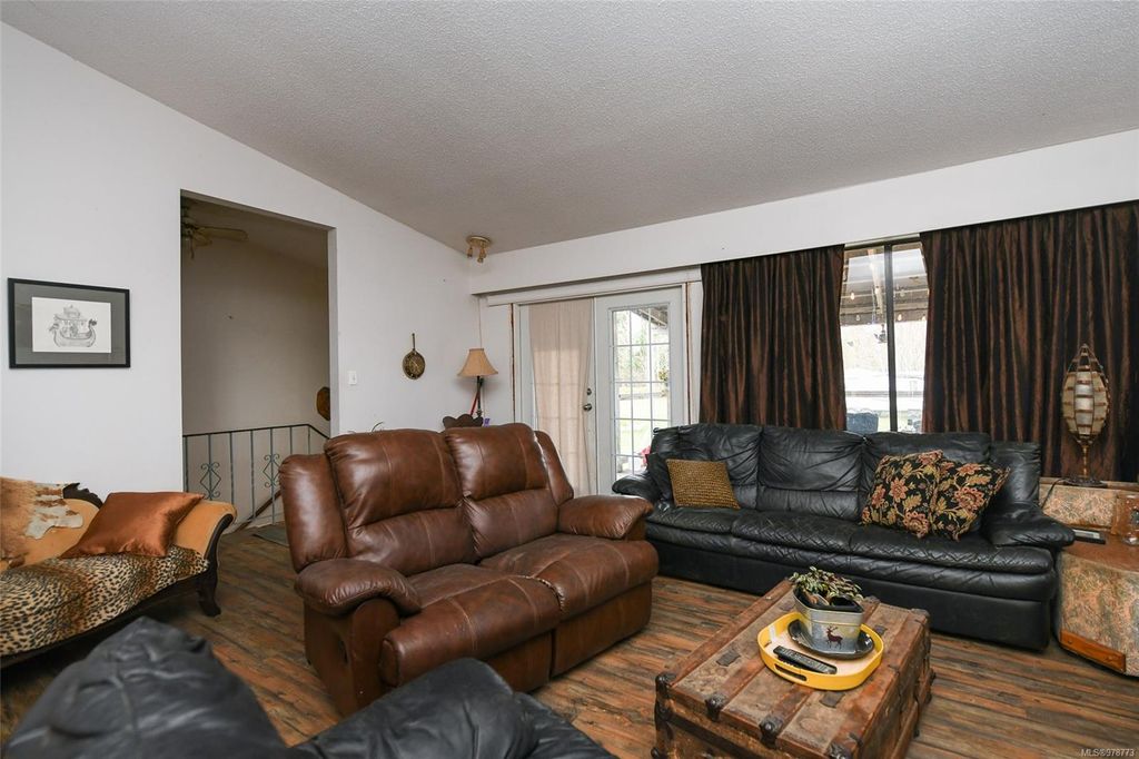 listing image 16048663801182975583