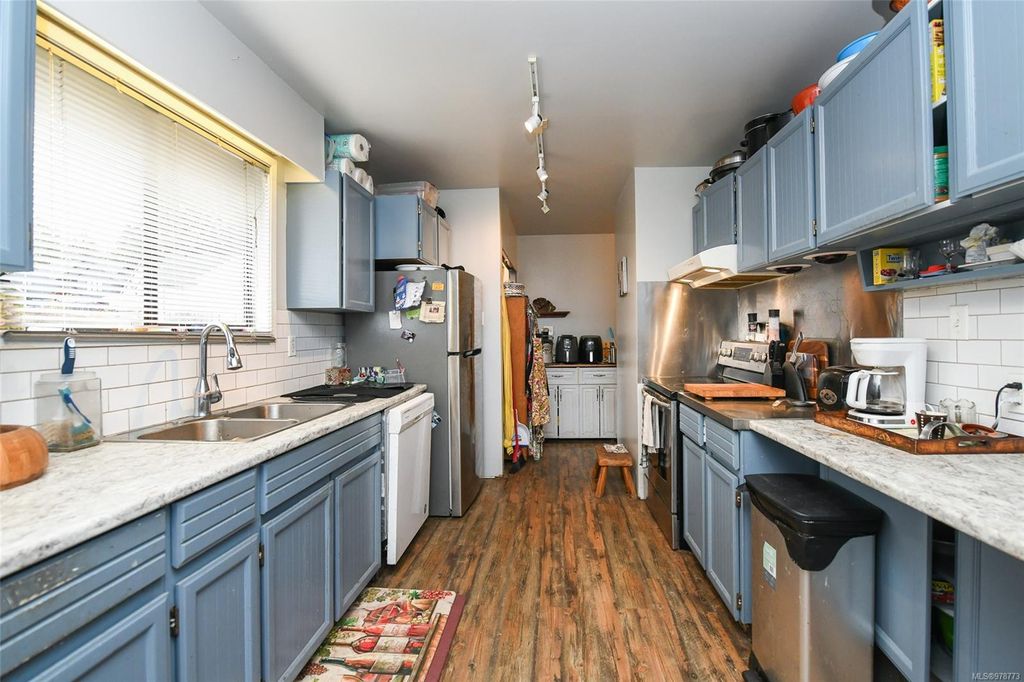 listing image 16045904331058074816