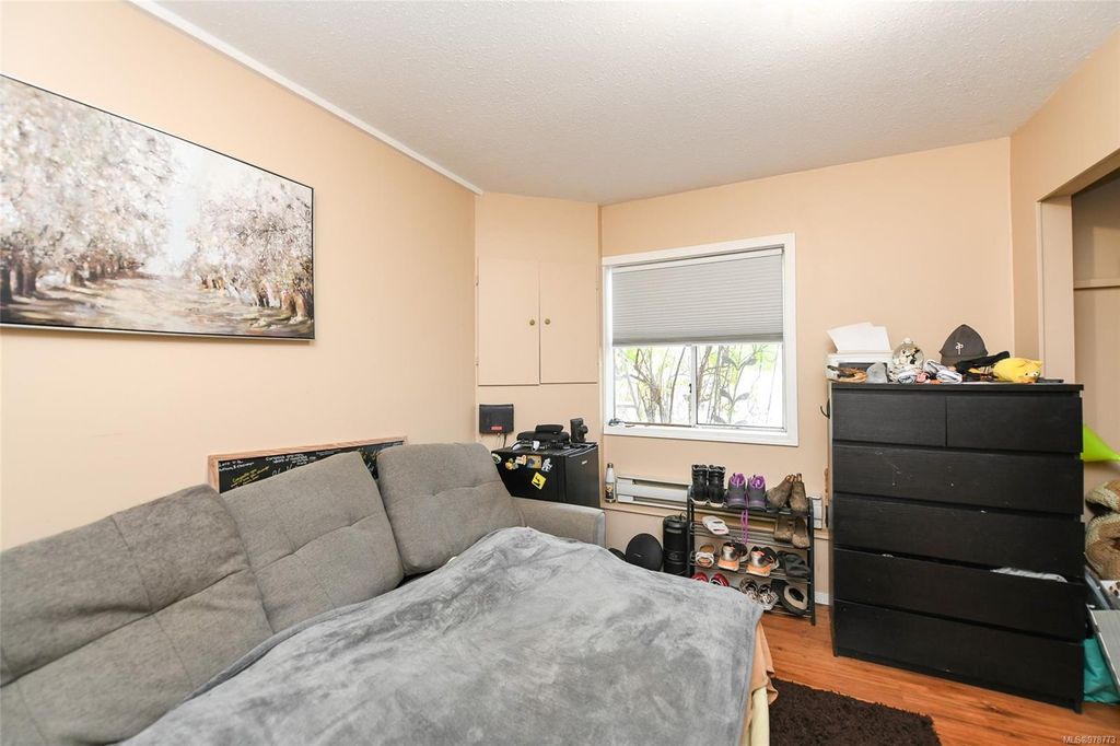 listing image 16044063589942418149
