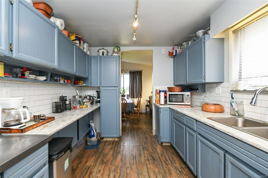listing image 16048771975280940617
