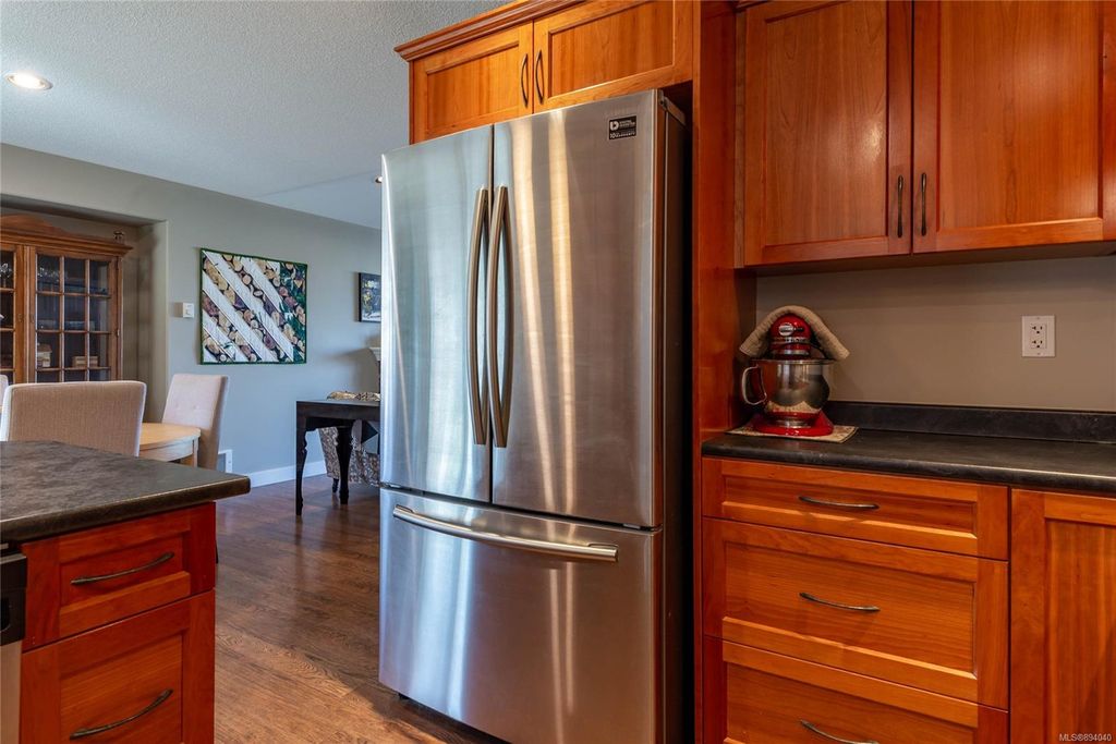 listing image 16042634458393