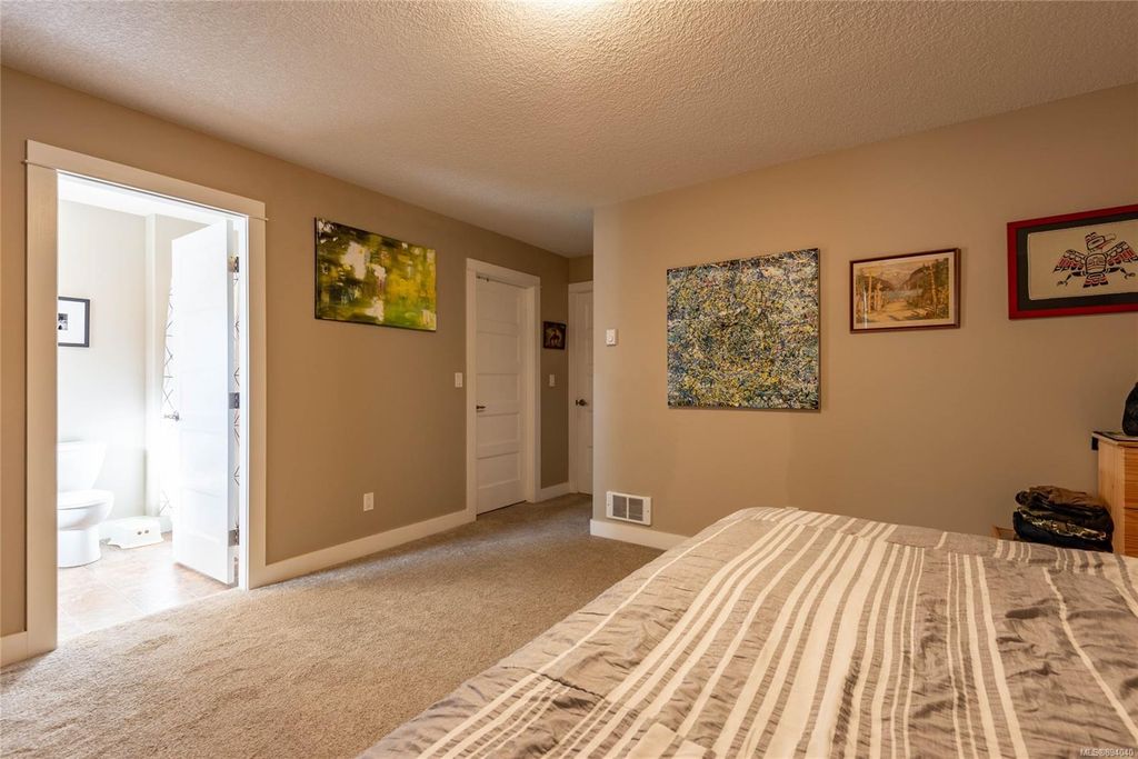 listing image 16043499833073