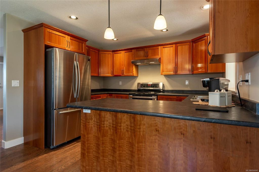 listing image 16043306184455