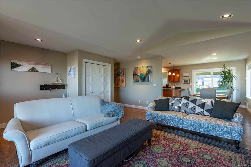 listing image 16041966975803