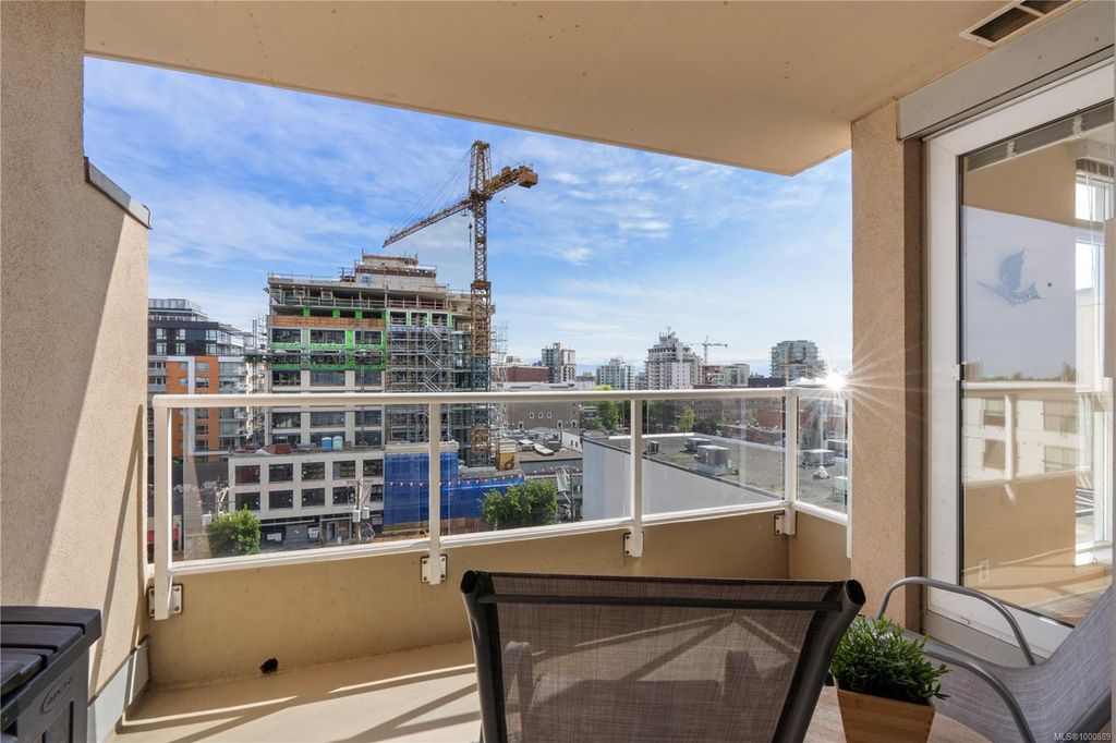 listing image 16048367741133376965