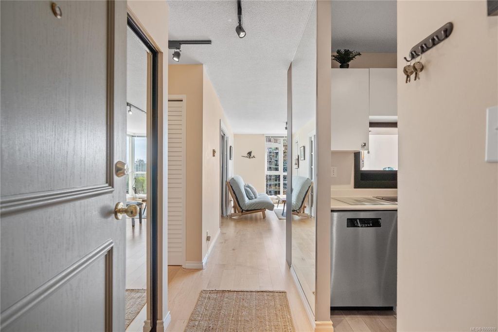 listing image 16040634618363144547