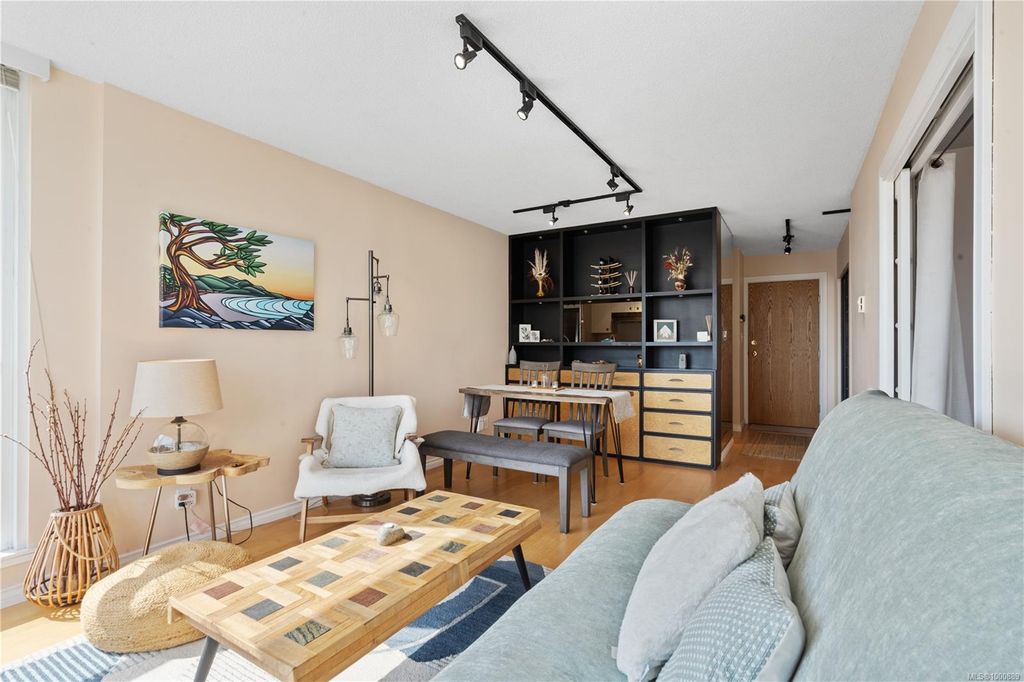 listing image 16047610644956180574
