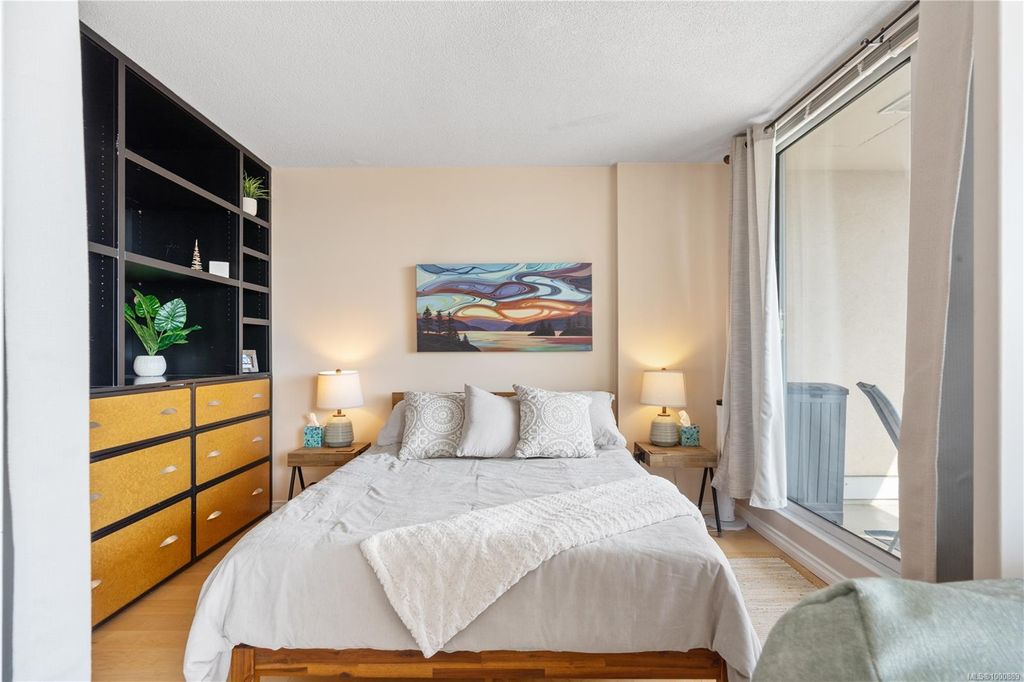 listing image 16042530681616938107