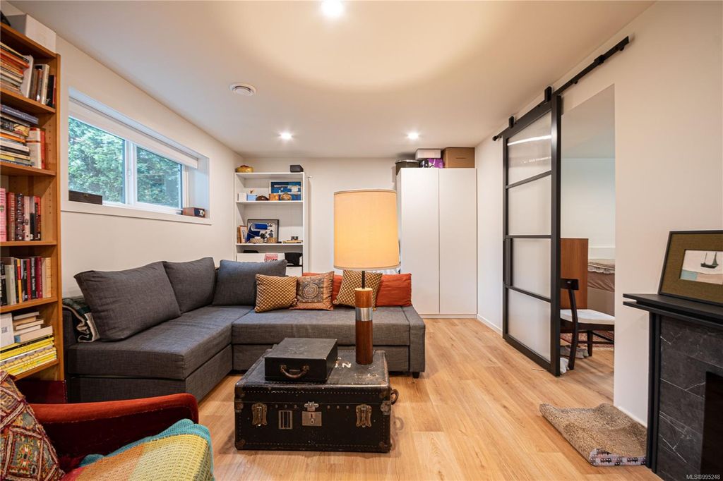 listing image 16048628111159129297