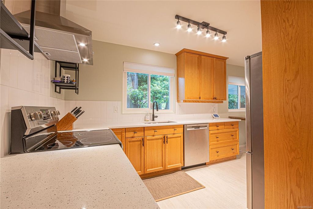 listing image 16045914731632224207