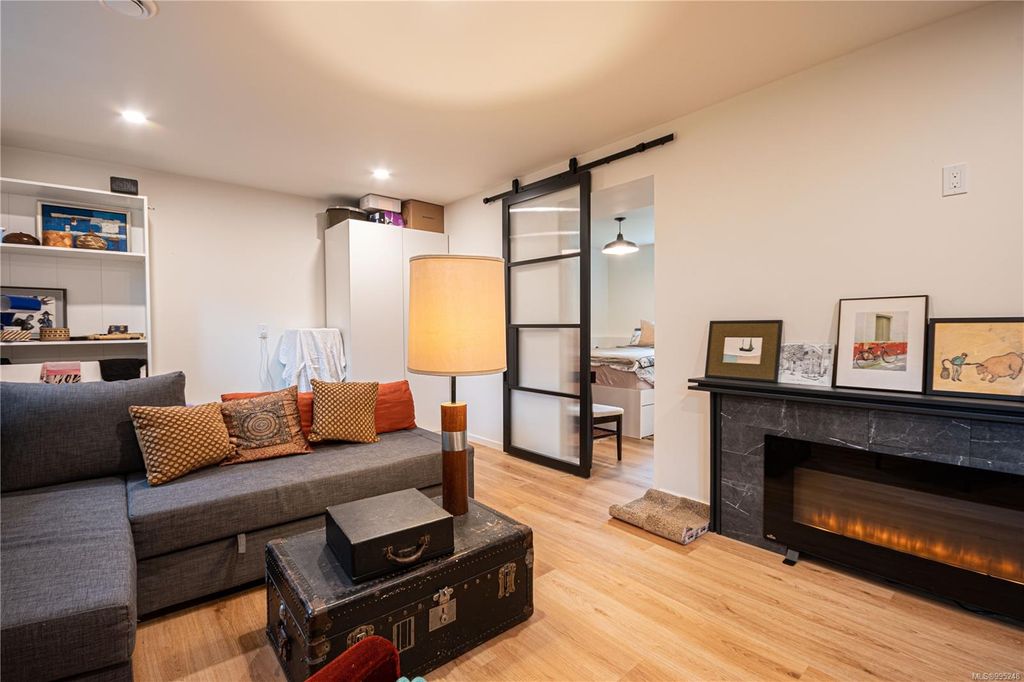 listing image 16040378012274588467