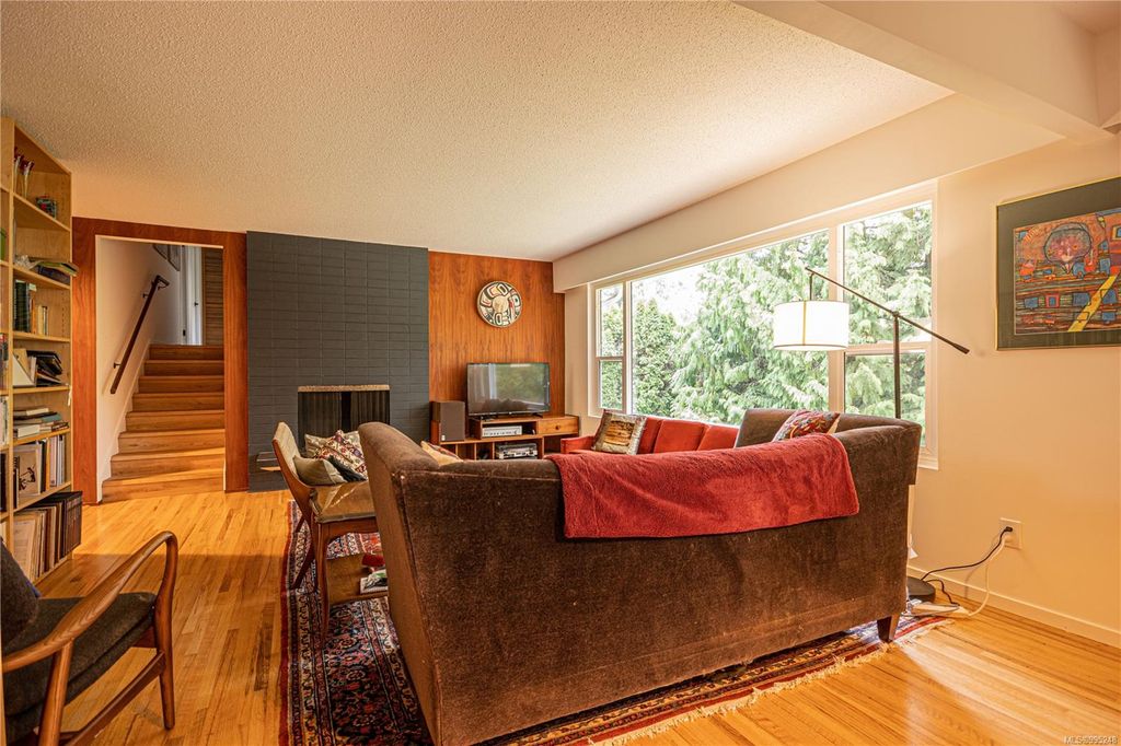 listing image 16046556250489753618