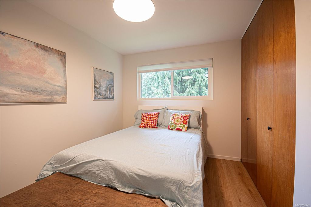 listing image 16049976430519412395