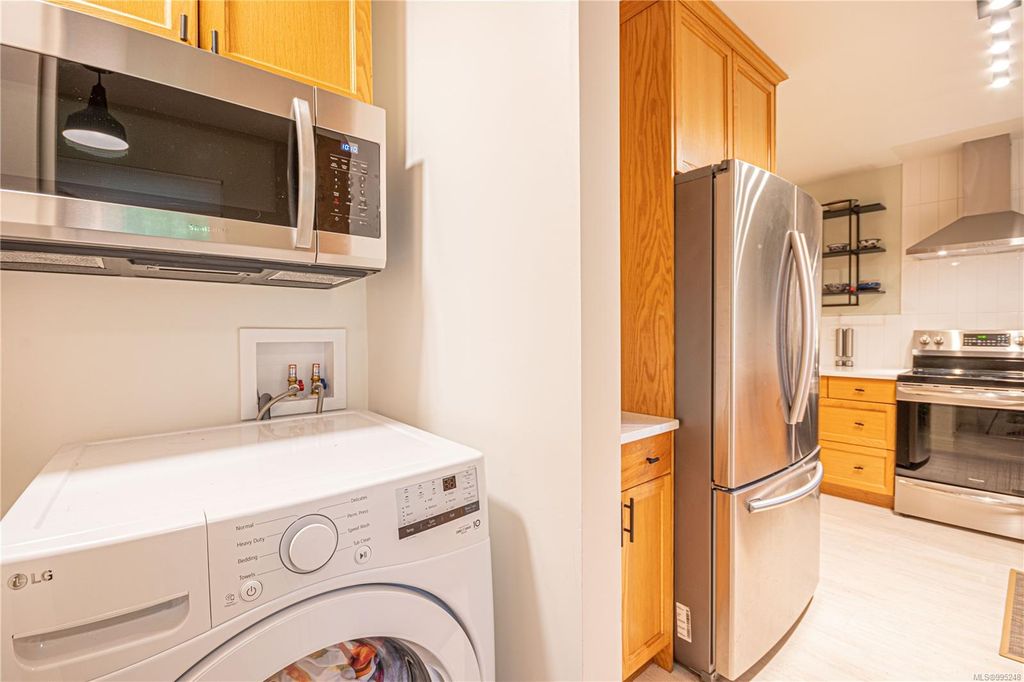 listing image 16047615429956663424