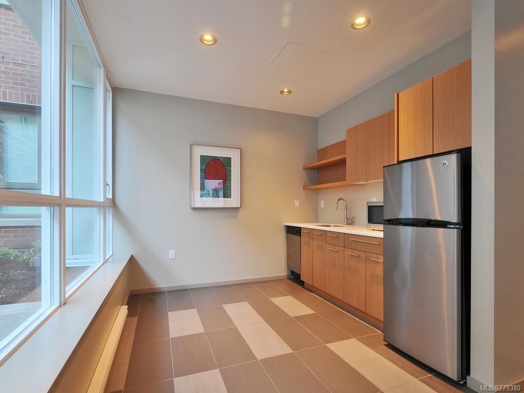 listing image 16048359502233332097