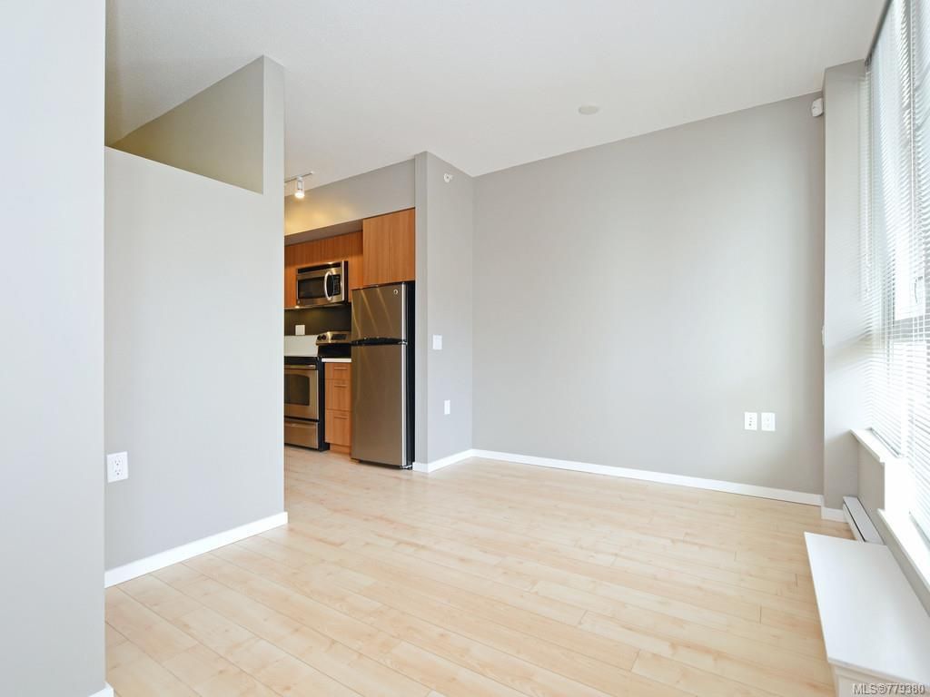 listing image 16044716914393876844