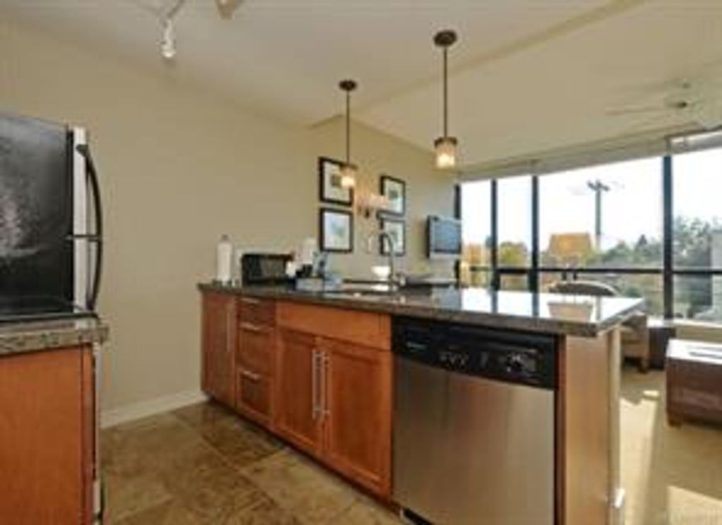 listing image 16043270061628