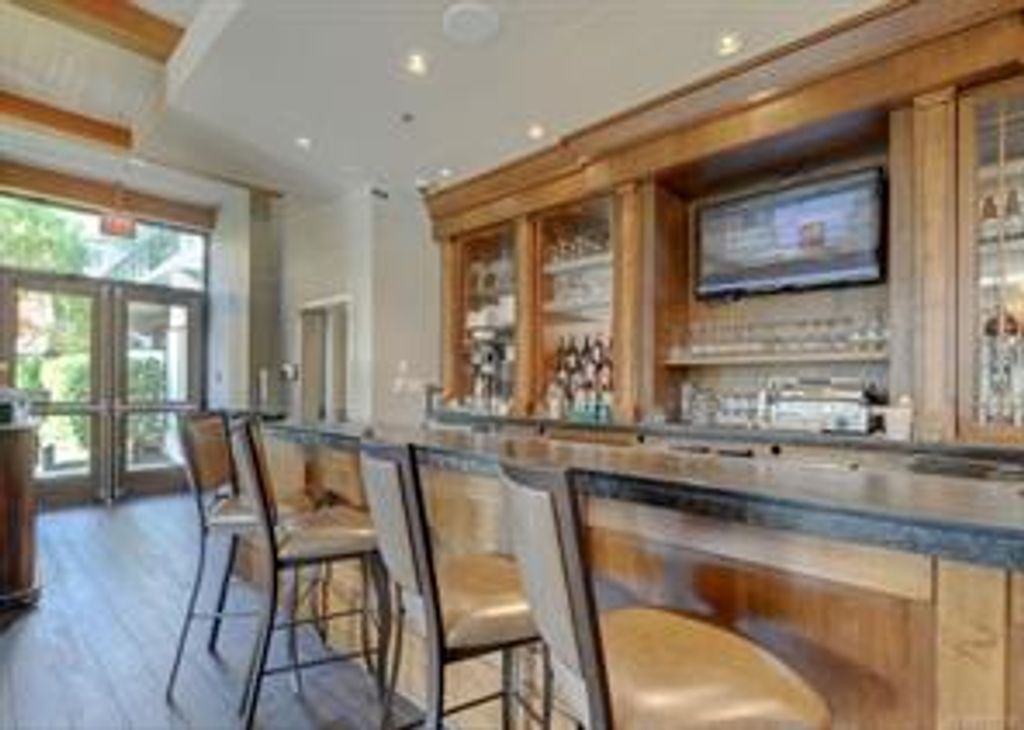 listing image 16042096690261