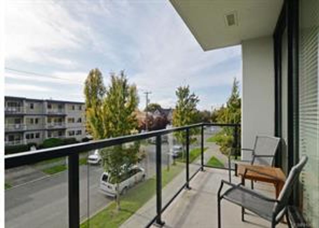 listing image 16041405492060