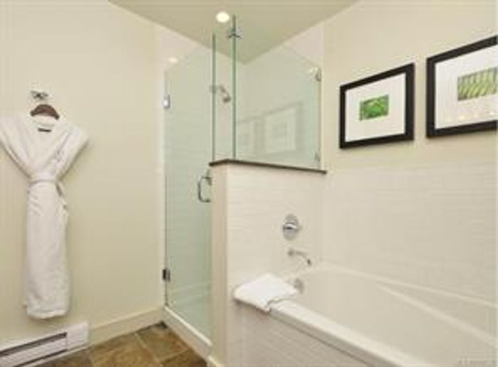 listing image 16042495871607