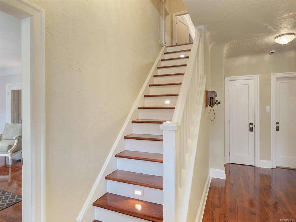 listing image 16043728204762970354