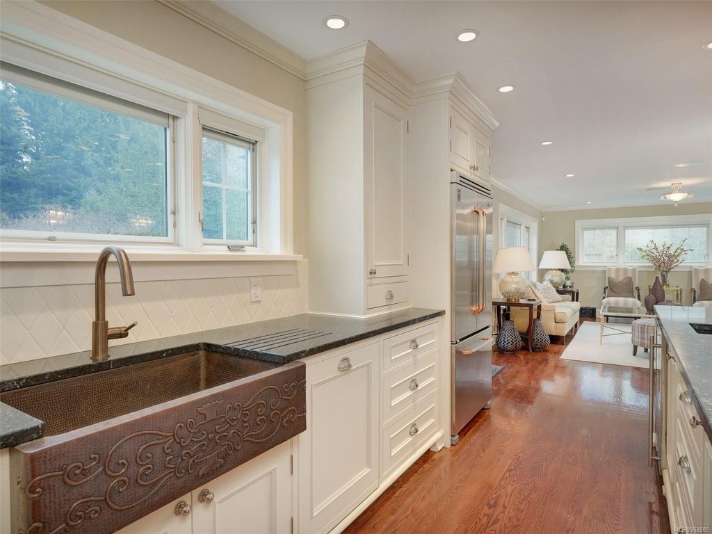 listing image 16045956179842184458