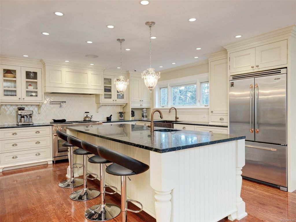 listing image 16048579572658063610