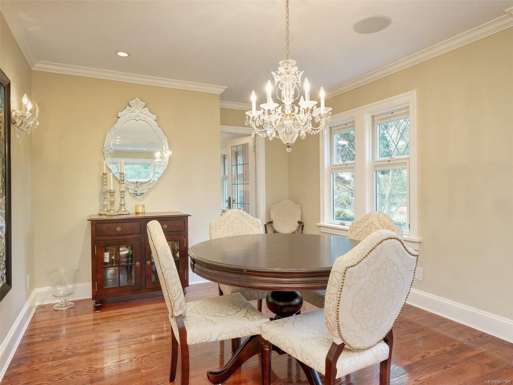 listing image 16048159766980615312