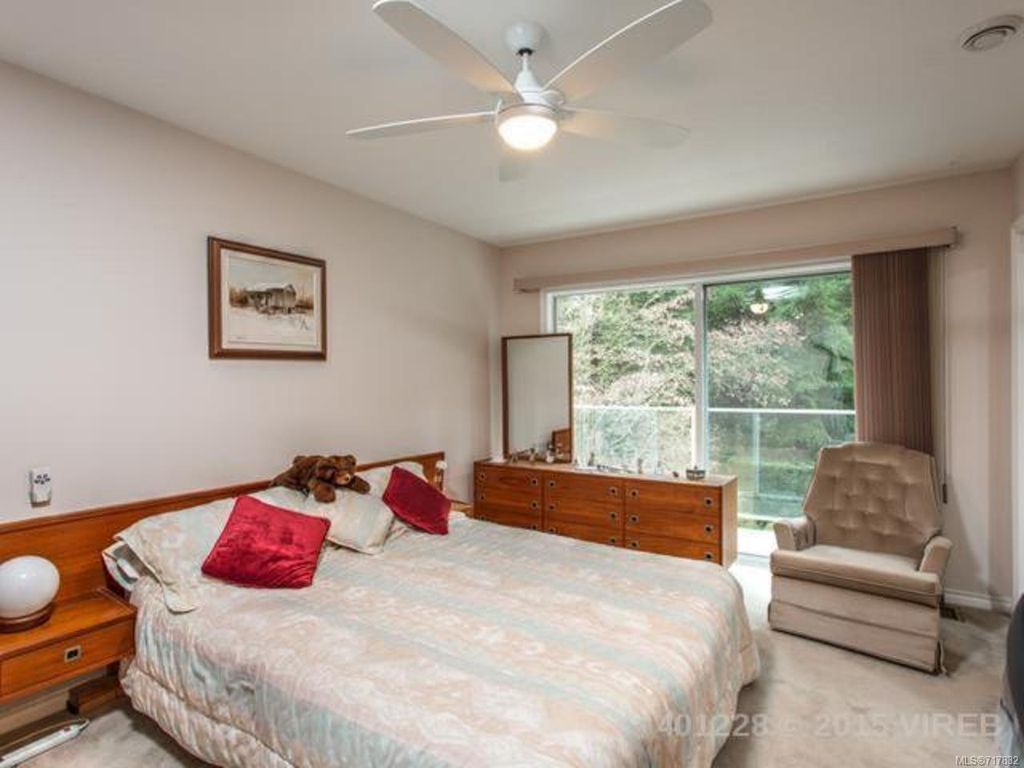 listing image 16040379983159340847