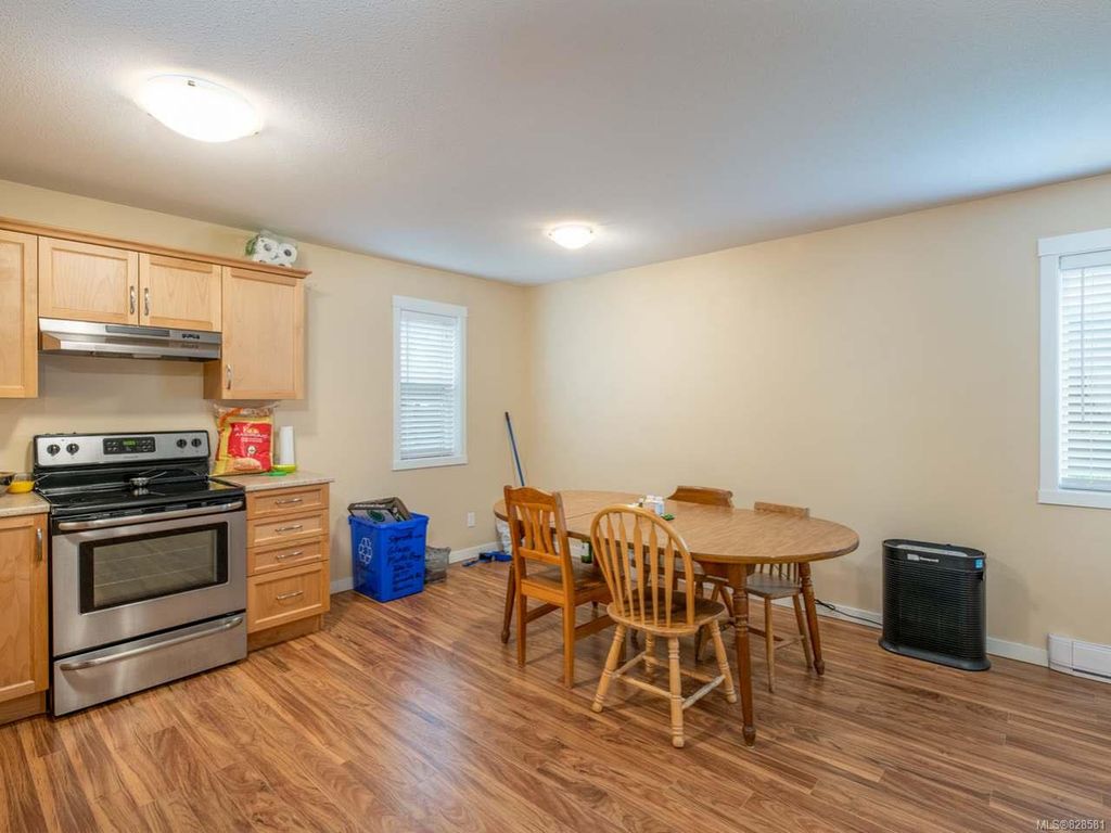 listing image 16042904854172