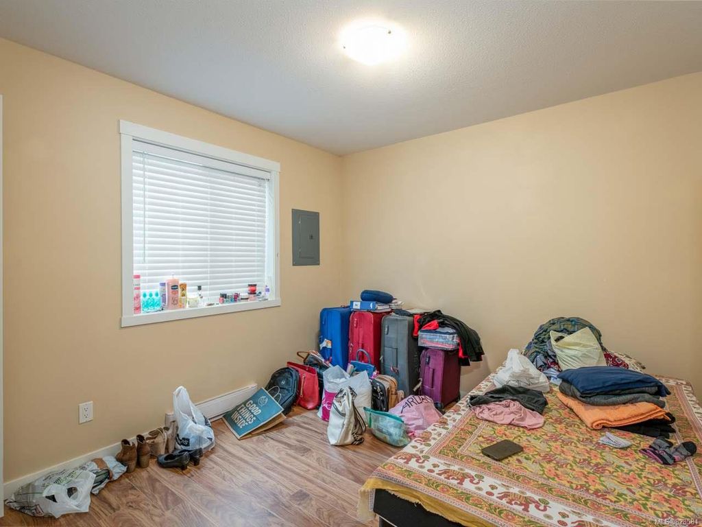 listing image 16042387213083