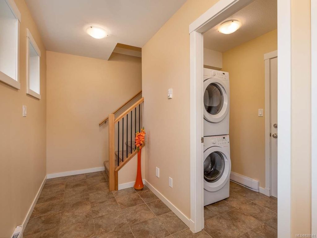 listing image 16042601946963