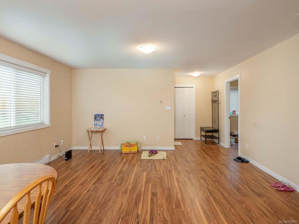 listing image 16043596550405