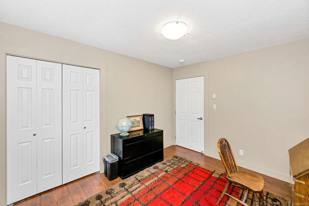 listing image 16044651698653698041
