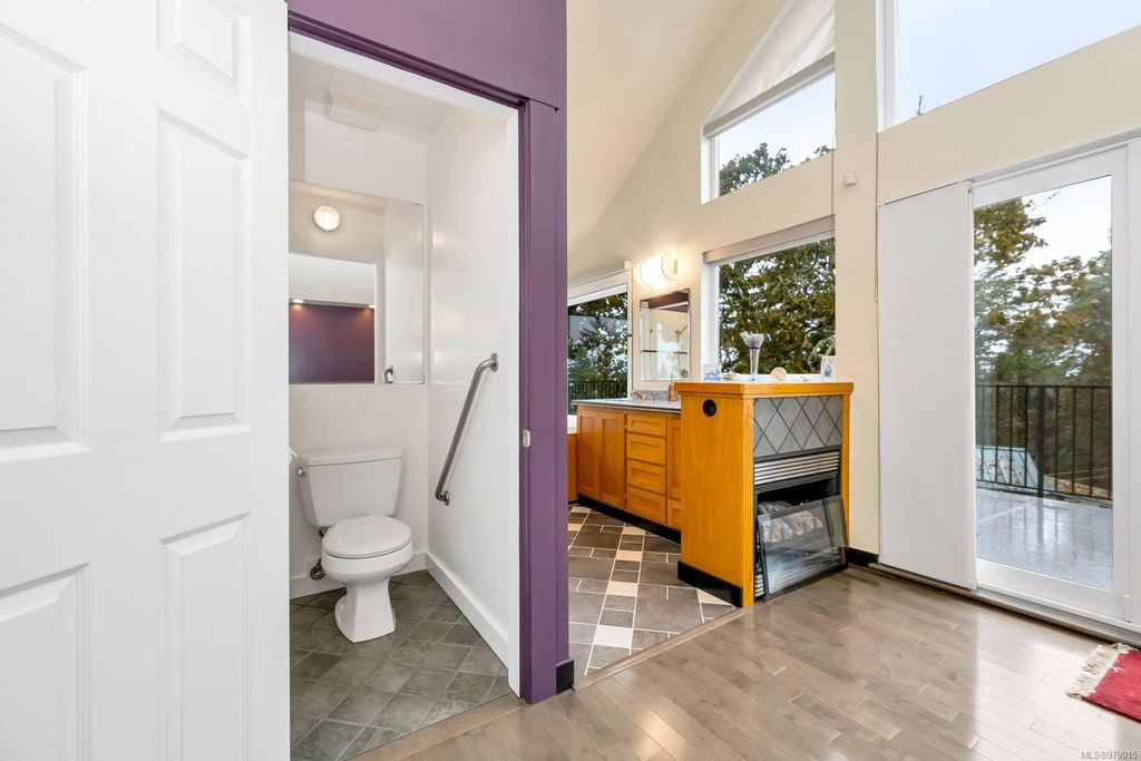 listing image 16045967860854042890