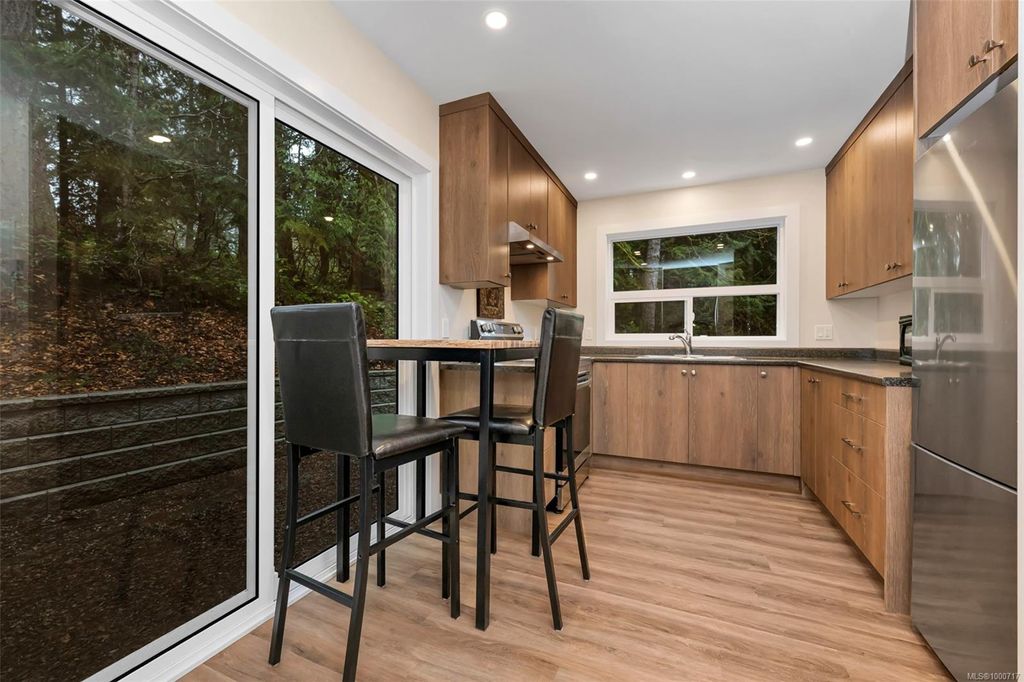 listing image 16043816674057892481