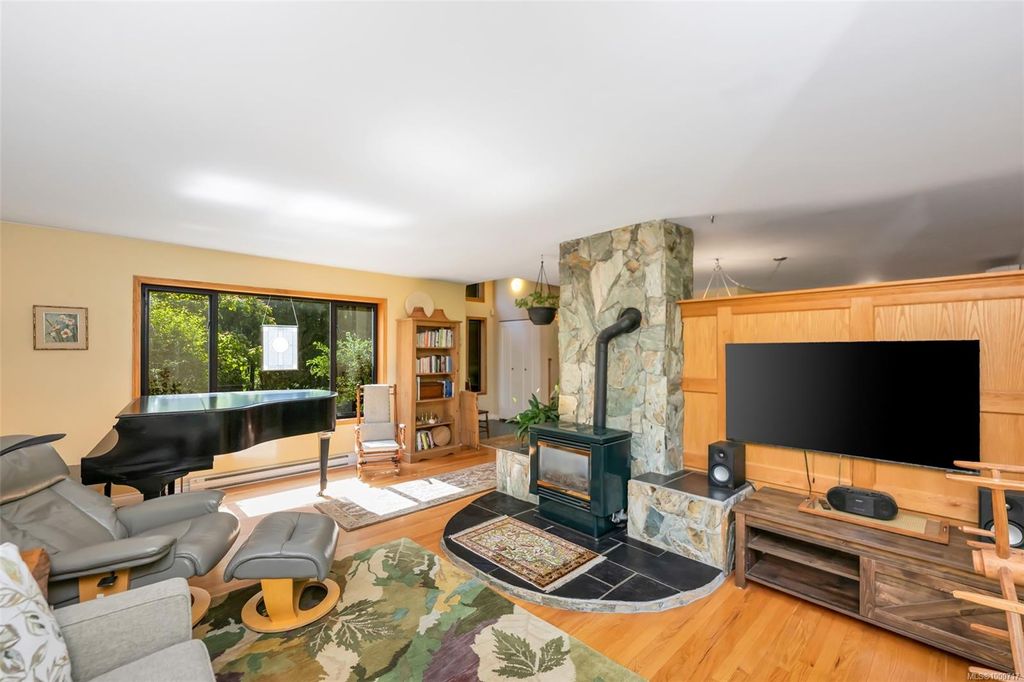 listing image 16044324202096583748