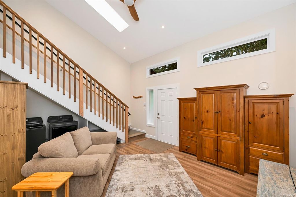 listing image 16047601972440992308